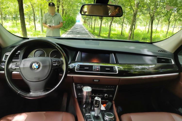 Used BMW 5 Series GT 2014 528i Leading Model Center Console