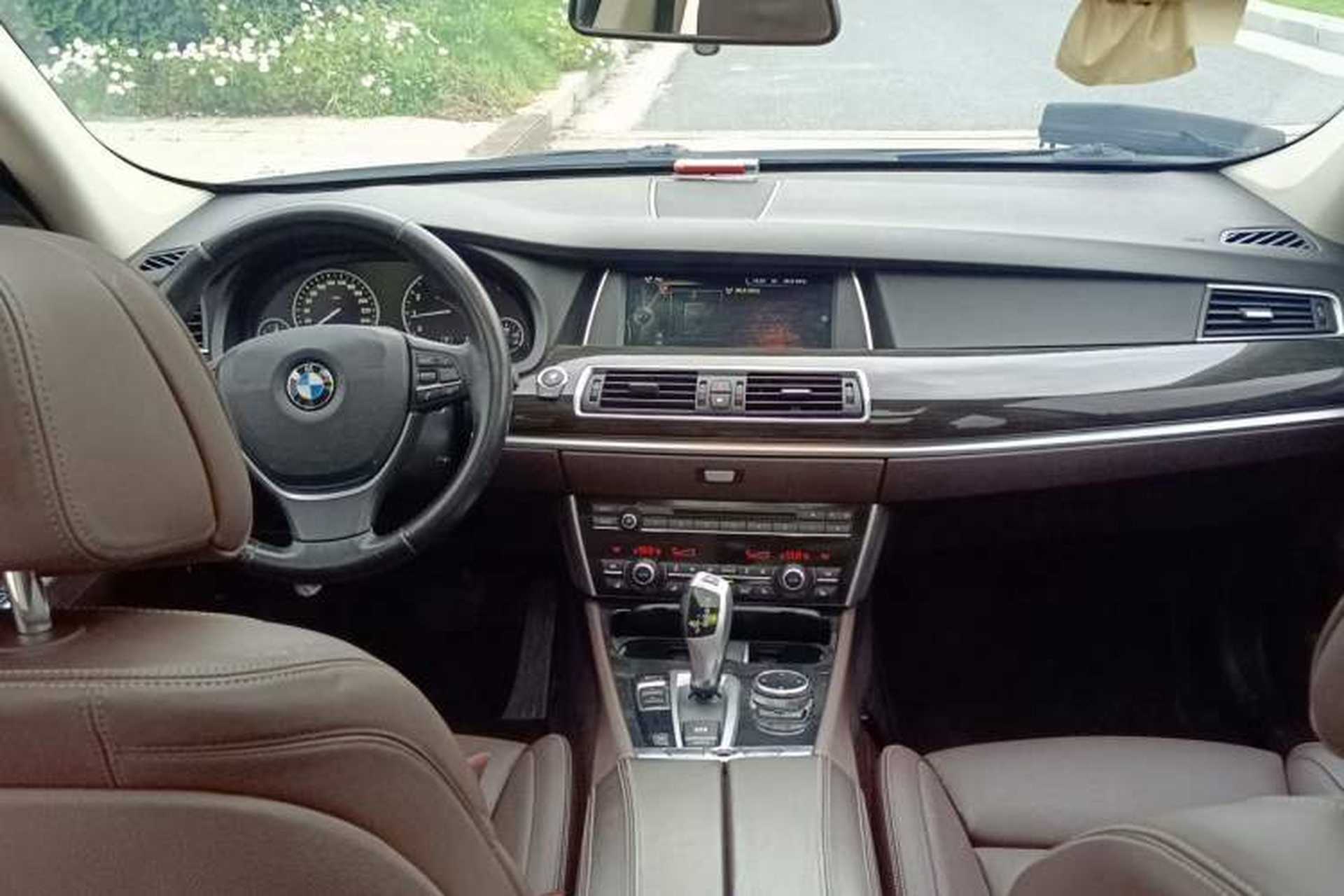 Used BMW 5 Series GT 2014 528i Luxury Edition Center Console