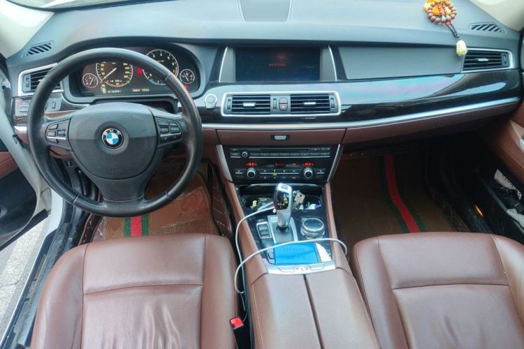 Used BMW 5 Series GT 2014 528i Leading Model Center Console