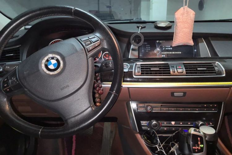 Used BMW 5 Series GT 2014 528i Leading Model Center Console