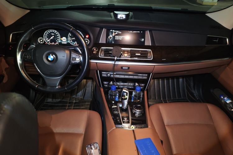 Used BMW 5 Series GT 2014 535i Leading Model Center Console