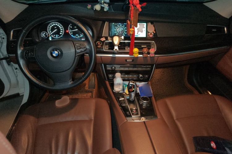 Used BMW 5 Series GT 2014 528i Leading Model Center Console