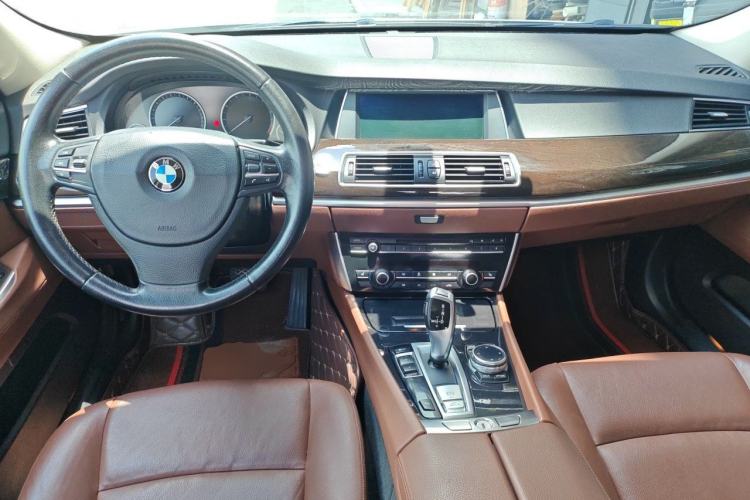 Used BMW 5 Series GT 2014 528i Leading Model Center Console