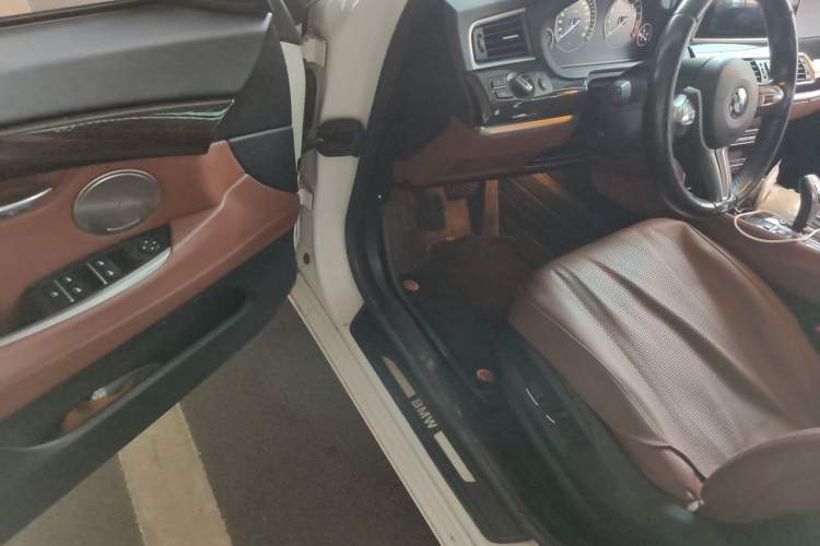Used BMW 5 Series GT 2014 528i Leading Model Driver Seat