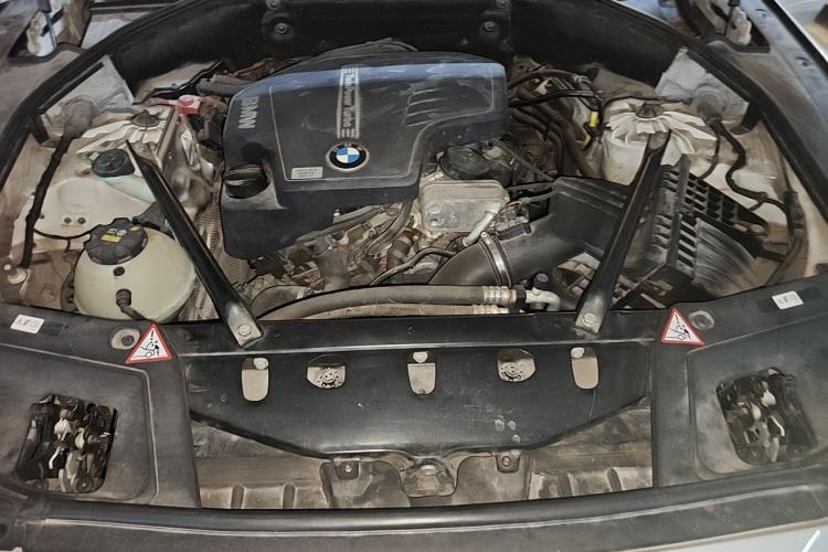 Used BMW 5 Series GT 2014 528i Luxury Edition Engine Bay