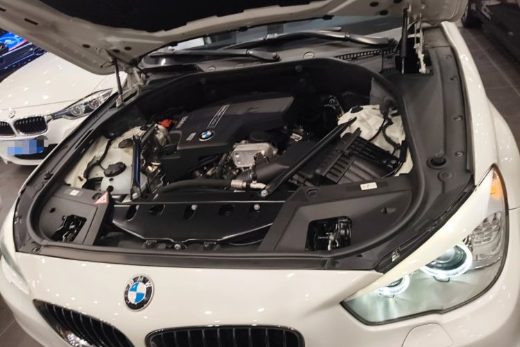 Used BMW 5 Series GT 2014 528i Leading Model Engine Bay