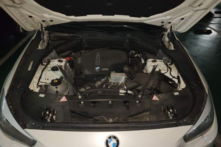 Used BMW 5 Series GT 2014 528i Leading Model Engine Bay