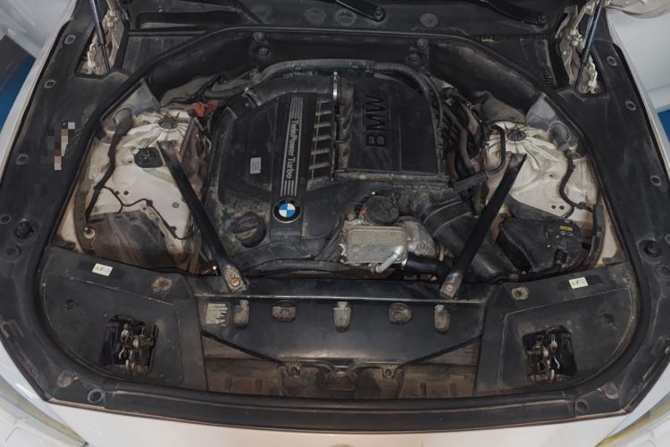 Used BMW 5 Series GT 2014 535i Leading Model Engine Bay