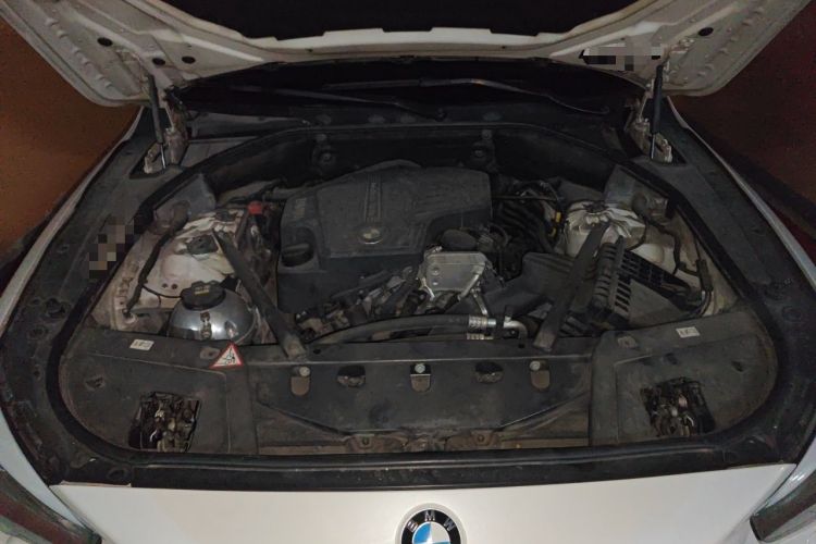 Used BMW 5 Series GT 2014 528i Luxury Edition Engine Bay