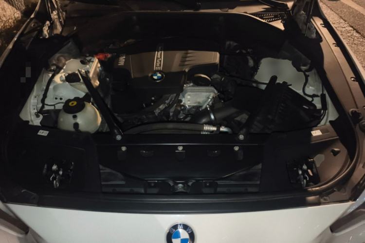 Used BMW 5 Series GT 2014 528i Luxury Edition Engine Bay