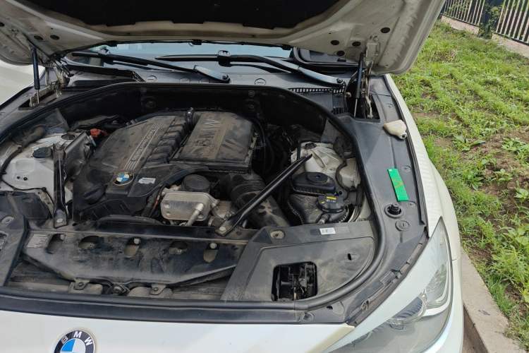 Used BMW 5 Series GT 2014 535i xDrive Engine Bay Left