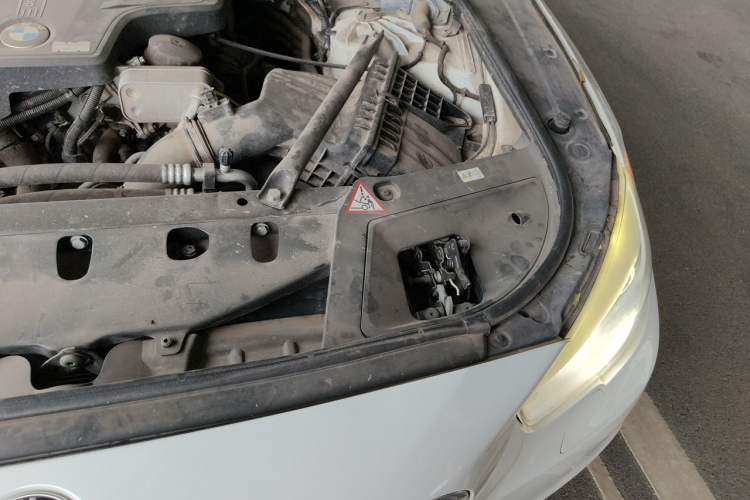 Used BMW 5 Series GT 2014 528i Leading Model Engine Bay Left
