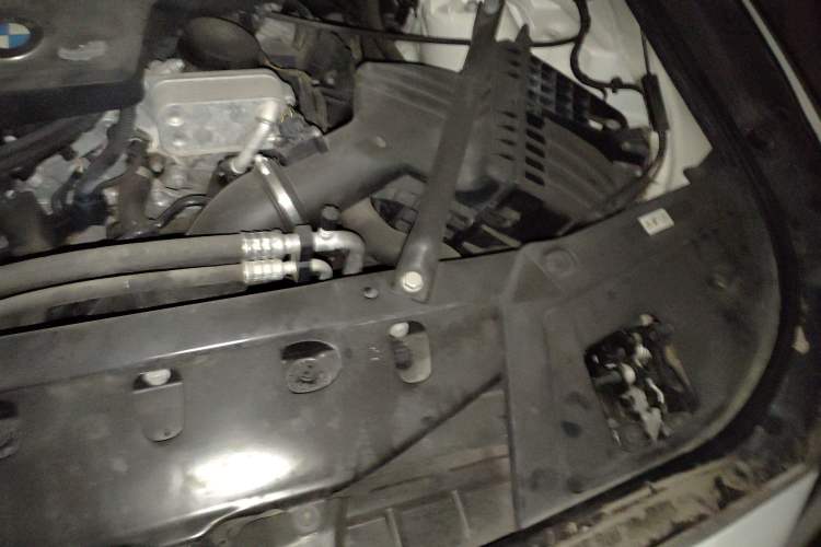 Used BMW 5 Series GT 2014 528i Leading Model Engine Bay Left