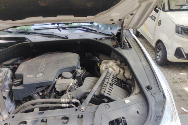 Used BMW 5 Series GT 2014 528i Leading Model Engine Bay Left