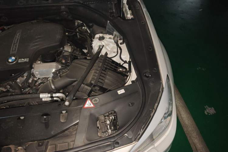 Used BMW 5 Series GT 2014 528i Leading Model Engine Bay Left