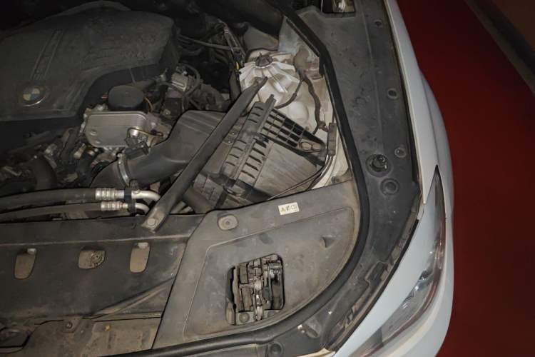 Used BMW 5 Series GT 2014 528i Luxury Edition Engine Bay Left