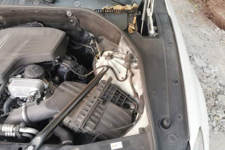 Used BMW 5 Series GT 2014 528i Leading Model Engine Bay Left