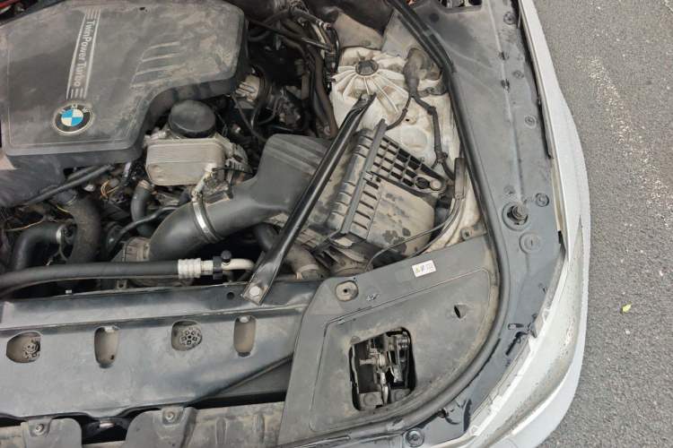 Used BMW 5 Series GT 2014 528i Leading Model Engine Bay Left