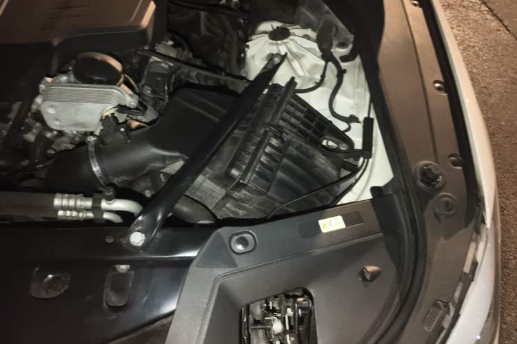 Used BMW 5 Series GT 2014 528i Luxury Edition Engine Bay Left