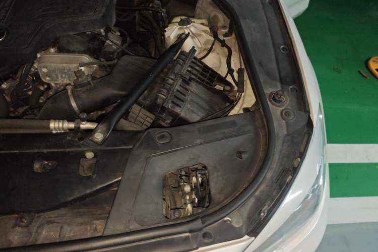 Used BMW 5 Series GT 2014 528i Leading Model Engine Bay Left