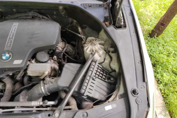 Used BMW 5 Series GT 2014 528i Leading Model Engine Bay Left