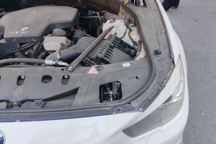 Used BMW 5 Series GT 2014 528i Leading Model Engine Bay Left
