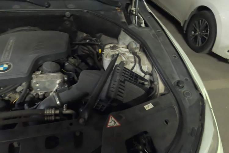 Used BMW 5 Series GT 2014 528i Leading Model Engine Bay Left