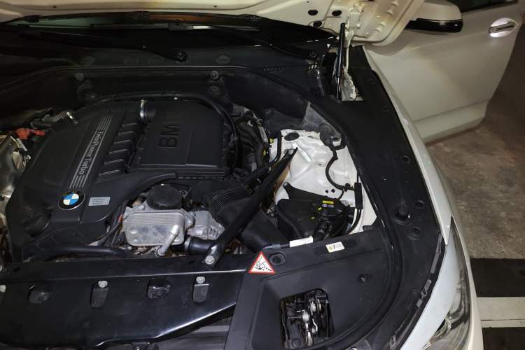 Used BMW 5 Series GT 2014 535i Leading Model Engine Bay Left