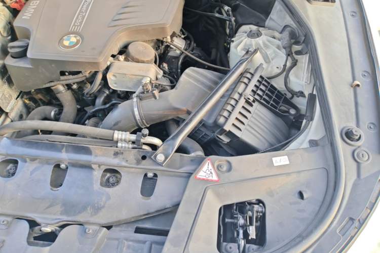 Used BMW 5 Series GT 2014 528i Leading Model Engine Bay Left