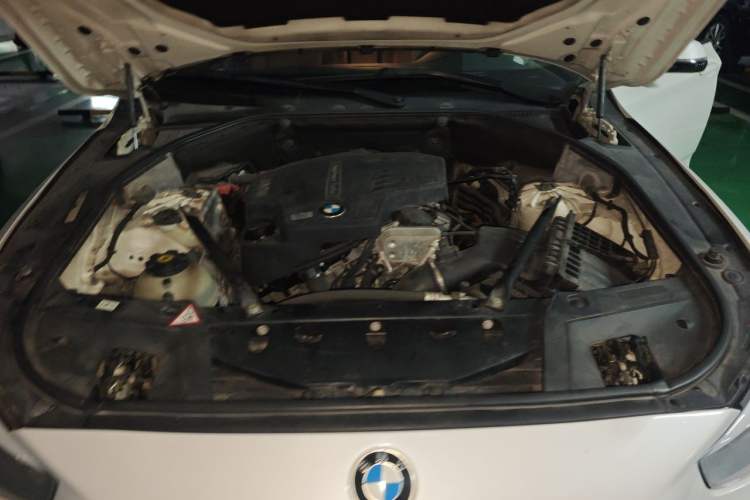 Used BMW 5 Series GT 2014 528i Leading Model Engine Bay