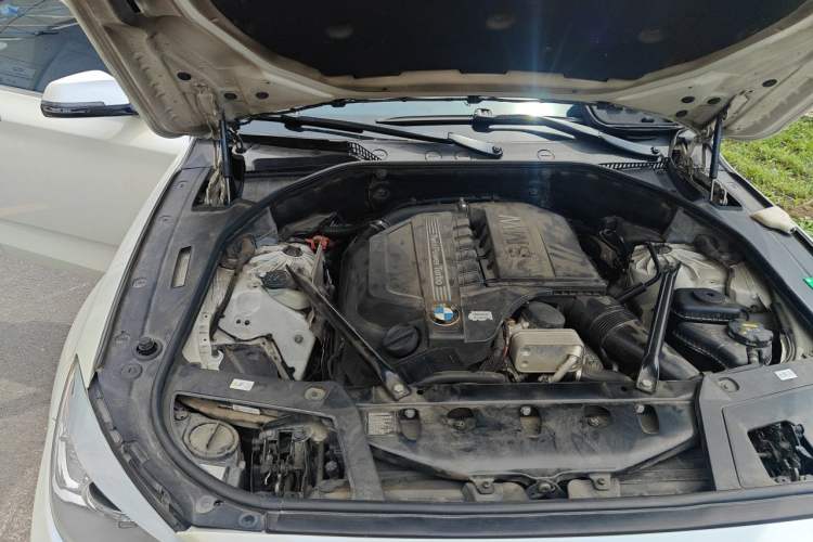 Used BMW 5 Series GT 2014 535i xDrive Engine Bay Right