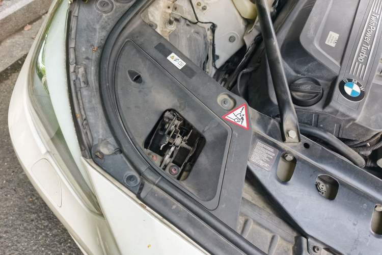 Used BMW 5 Series GT 2014 535i Leading Model Engine Bay Right