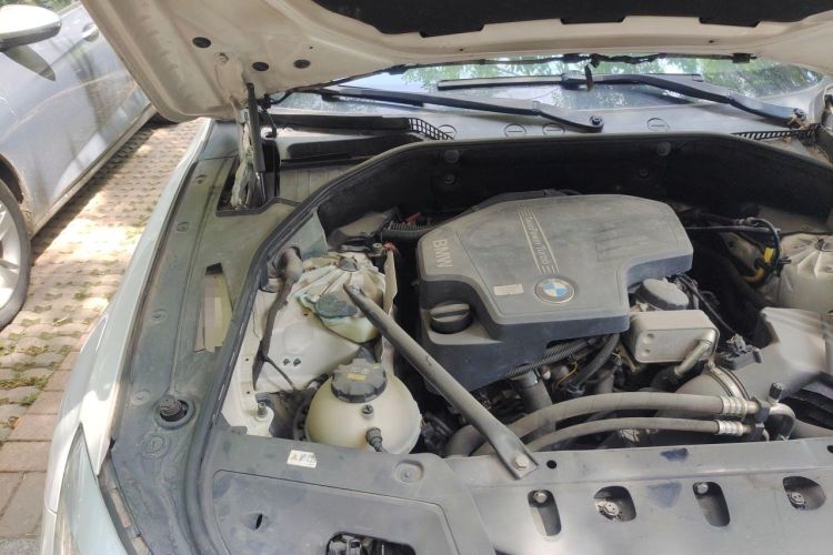 Used BMW 5 Series GT 2014 528i Leading Model Engine Bay Right