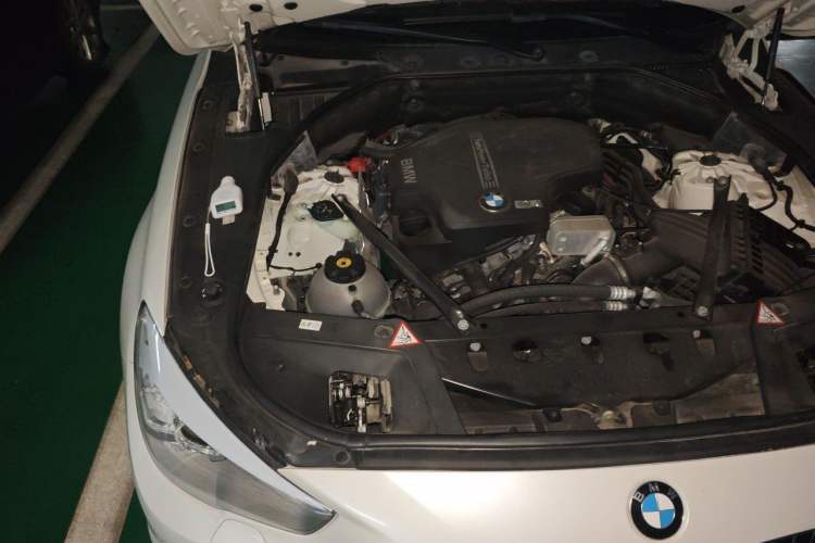 Used BMW 5 Series GT 2014 528i Leading Model Engine Bay Right
