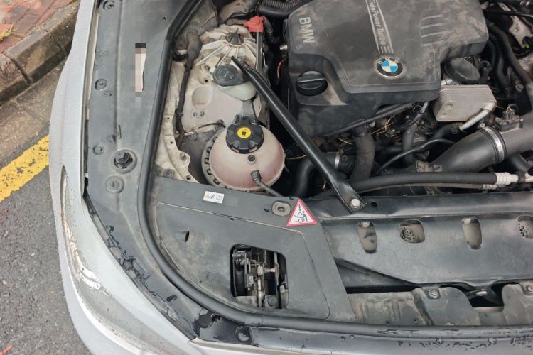 Used BMW 5 Series GT 2014 528i Leading Model Engine Bay Right
