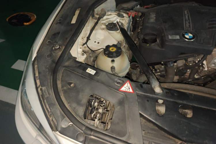 Used BMW 5 Series GT 2014 528i Leading Model Engine Bay Right
