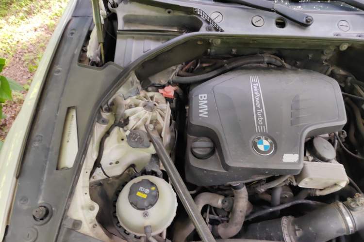 Used BMW 5 Series GT 2014 528i Leading Model Engine Bay Right