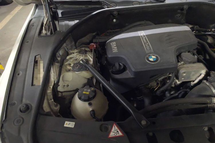Used BMW 5 Series GT 2014 528i Leading Model Engine Bay Right