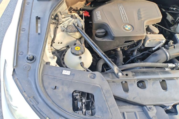 Used BMW 5 Series GT 2014 528i Leading Model Engine Bay Right