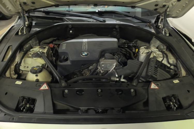 Used BMW 5 Series GT 2014 528i Leading Model Engine Bay