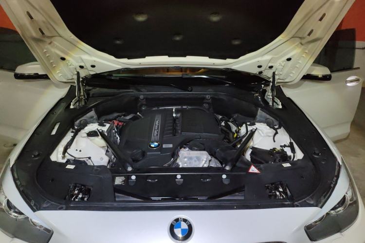 Used BMW 5 Series GT 2014 535i Leading Model Engine Bay