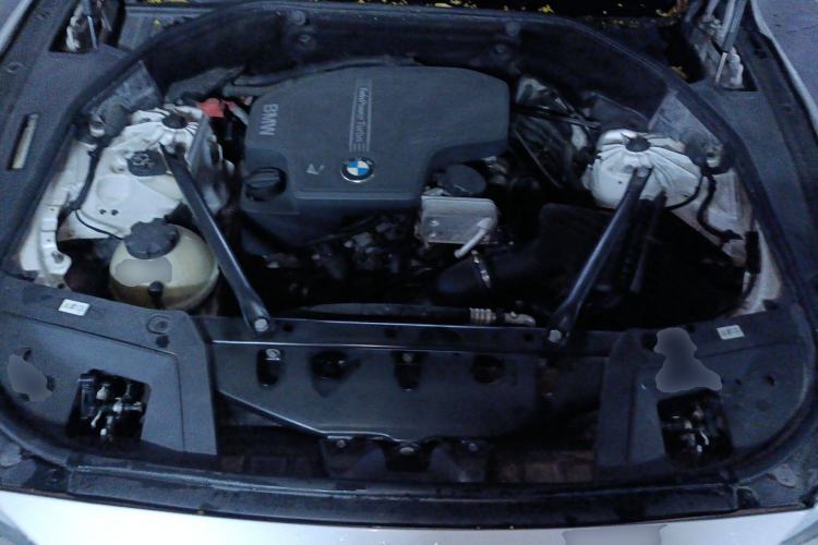 Used BMW 5 Series GT 2014 528i Luxury Edition Engine Bay