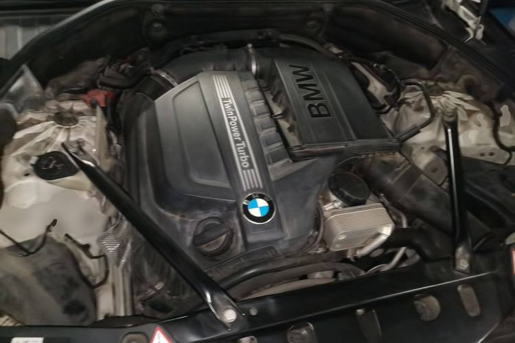 Used BMW 5 Series GT 2014 535i Leading Model Engine Bay