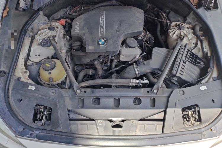 Used BMW 5 Series GT 2014 528i Leading Model Engine Bay