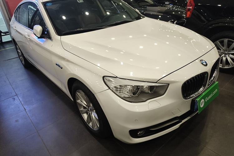 Used BMW 5 Series GT 2014 528i Leading Model Front Right 45 Deg