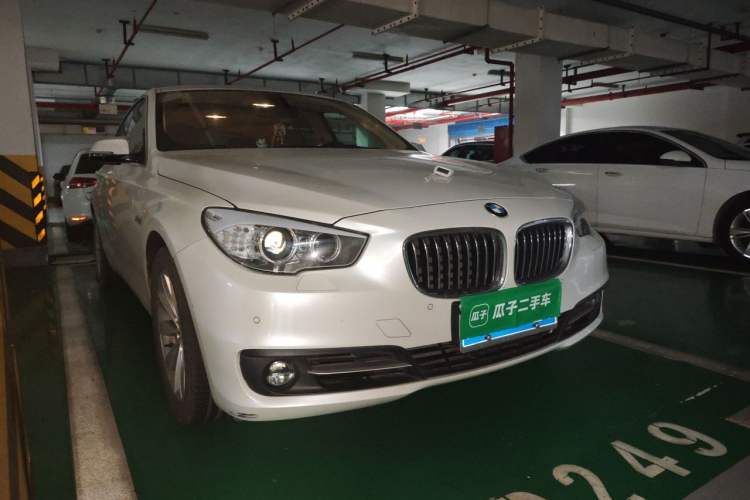 Used BMW 5 Series GT 2014 528i Leading Model Front Right 45 Deg