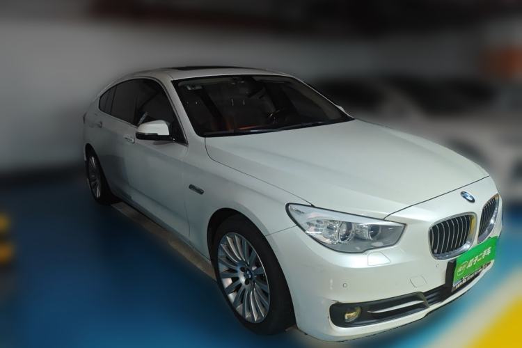 Used BMW 5 Series GT 2014 535i Leading Model Front Right 45 Deg