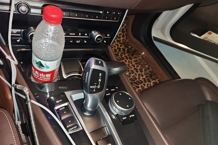 Used BMW 5 Series GT 2014 528i Luxury Edition Gear Lever