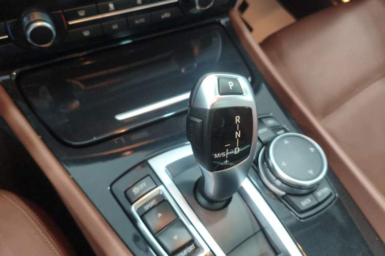 Used BMW 5 Series GT 2014 528i Leading Model Gear Lever
