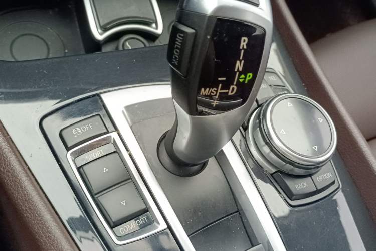 Used BMW 5 Series GT 2014 528i Luxury Edition Gear Lever